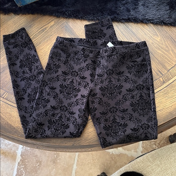 Hue Textured Leggings. Two pair. Size M - Picture 5 of 7